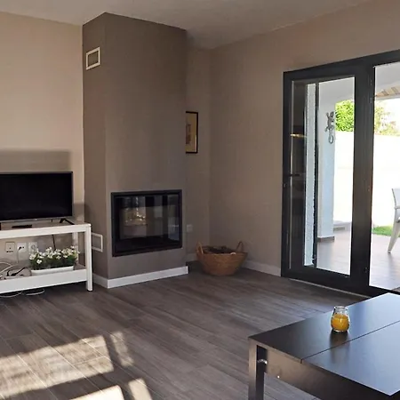 Roda Bruc, Casa Con Piscina Privada! Сasa de vacaciones *