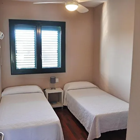 Roda Bruc, Casa Con Piscina Privada! Сasa de vacaciones