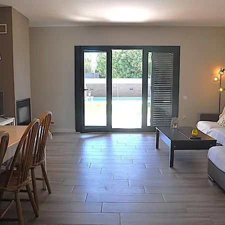 Roda Bruc, Casa Con Piscina Privada! Сasa de vacaciones